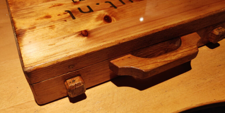 De houten 3hout koffer