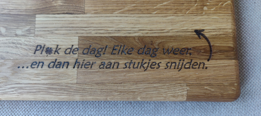 Snijplank Pluk de dag! close-up tekst